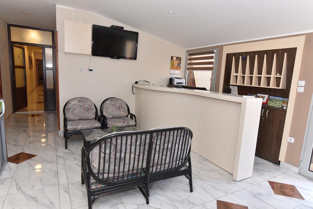 Prenociste Gazela Bed & Breakfast Pirot Exterior photo